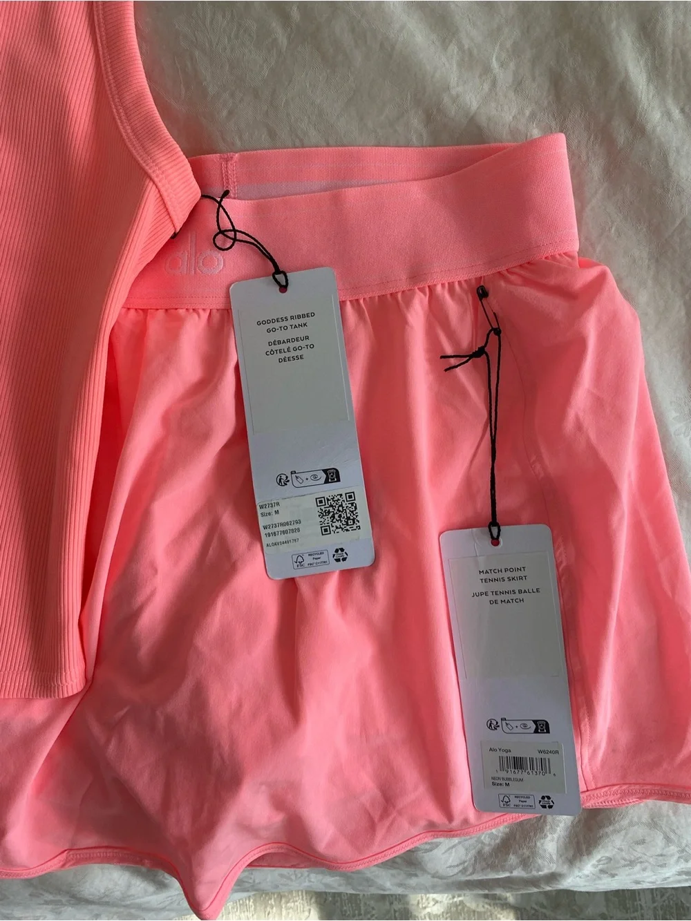 ALO Yoga set neon bubble gum M NWT
